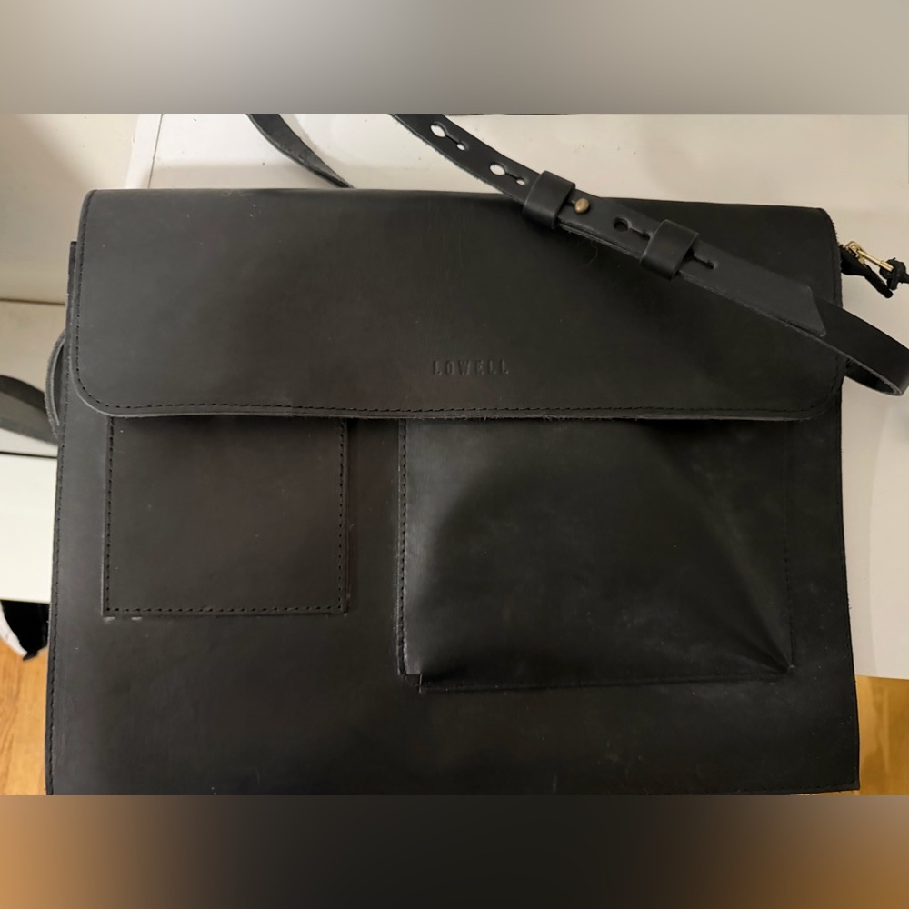 Lowell MTL Full-Grain Leather Messenger Bag, Designed & Handcrafted in Montreal - Picture 10 of 11